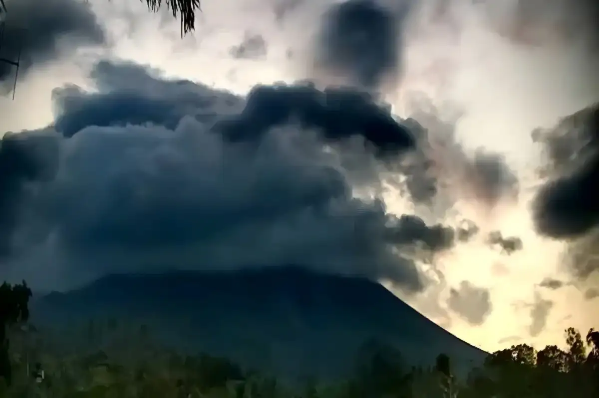 Aktivitas Gunung Merapi Naik, Guguran Lava Capai Jarak 2 Kilometer