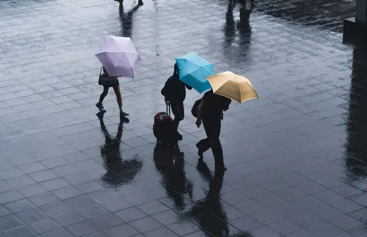Awal Tahun Diguyur Hujan Lebat, BMKG Imbau Warga Waspada Cuaca Ekstrem