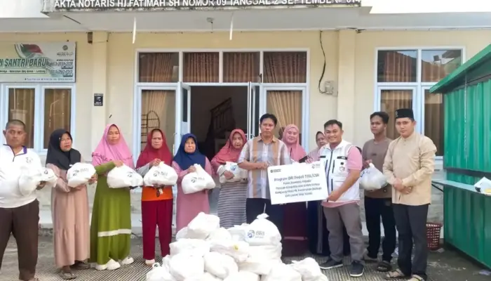 BRI Kanca Kotabumi Salurkan Paket Sembako Gratis untuk Warga Way Kanan