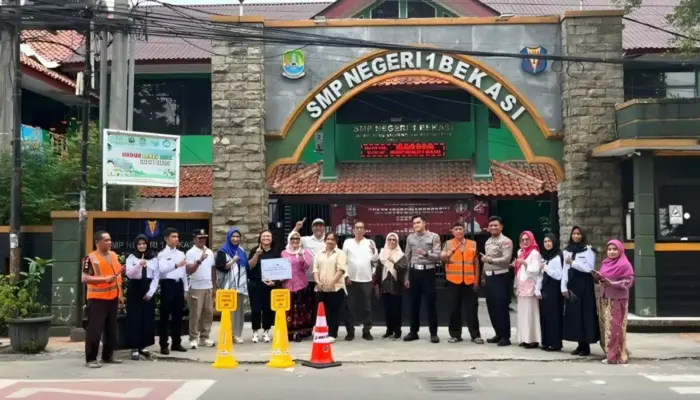 Bridgestone Indonesia Salurkan Bantuan Bencana Sumatera dan Gelar Road Safety School Program di Bekasi