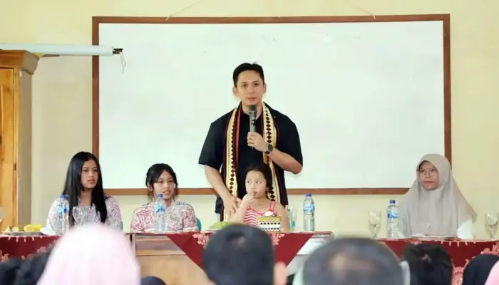 Tawa polos dan sapaan hangat mewarnai halaman Sekolah Luar Biasa (SLB) Negeri Sidomulyo, Desa Budidaya, Kecamatan Sidomulyo, Jumat (9/1/2026).