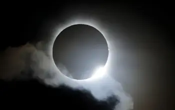 Langit Spektakuler 2026: Siap Menyambut Rangkaian Gerhana Matahari Langka 3 Catat Tanggalnya! Tiga Gerhana Matahari Langka Akan Memukau Langit Mulai 2026