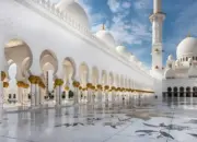 Bacaan Doa Saat Masuk dan Keluar Masjid Lengkap, Amalan Sunnah yang Dianjurkan Rasulullah SAW