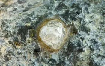 Erupsi Kimberlit Mengangkat Berlian ke Permukaan Bumi