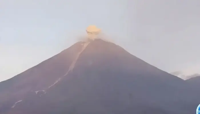 Gunung Semeru Kembali Erupsi, Kolom Abu Capai 800 Meter — Warga Diminta Waspada