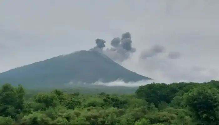 Gunung Ili Lewotolok Kembali Erupsi, Kolom Letusan Capai 400 Meter