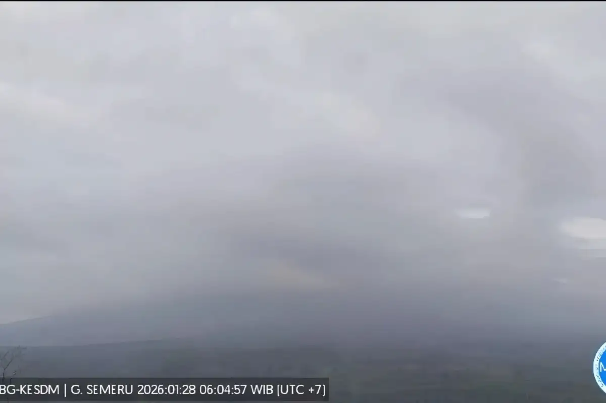 Gunung Semeru Erupsi 20 Kali dalam Sehari, Zona Bahaya Diperluas 13 Km