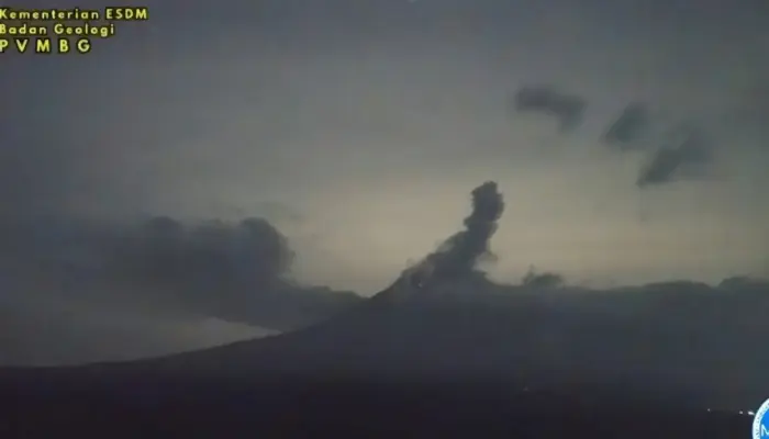 Gunung Semeru Erupsi Pagi Ini, Kolom Abu Capai 800 Meter ke Arah Timur Laut