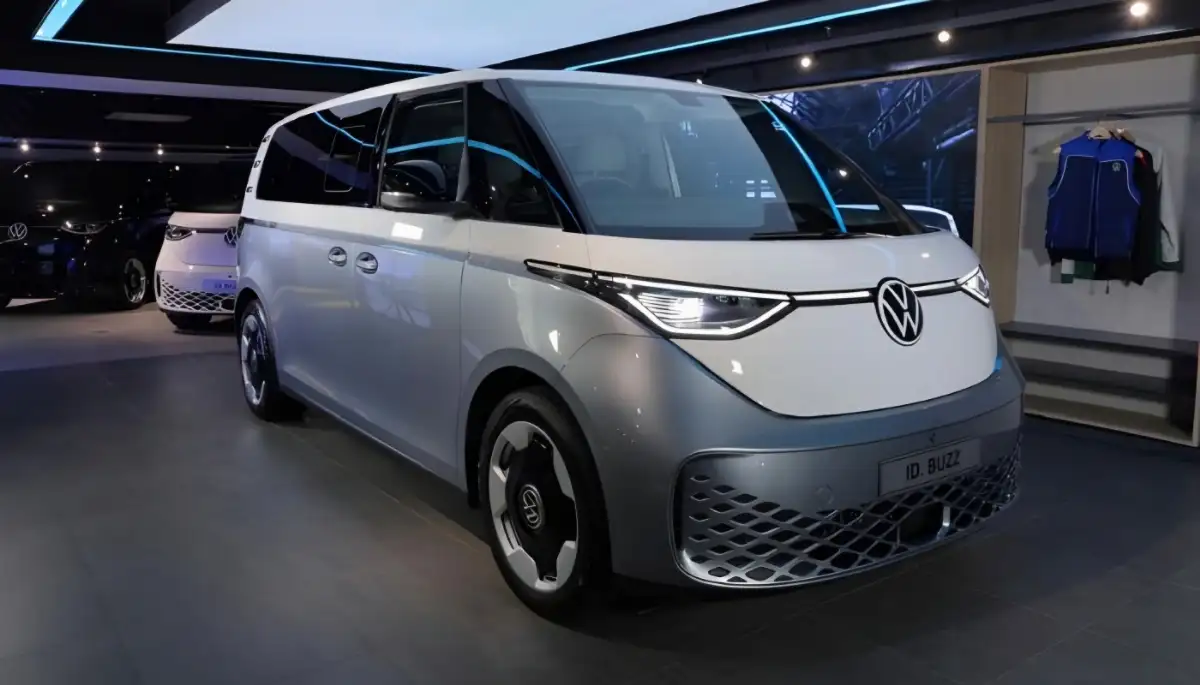 ID. Buzz Bozz White Signature Edition Resmi Diperkenalkan Volkswagen Indonesia