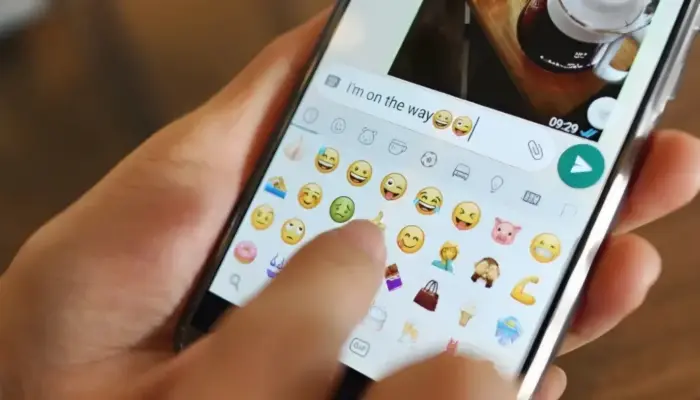 Jangan Salah Kirim! Panduan Lengkap 21 Emoji WhatsApp Terpopuler 2026