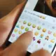 Jangan Salah Kirim! Panduan Lengkap 21 Emoji WhatsApp Terpopuler 2026
