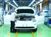 Mengintip Proses Perakitan Mobil Listrik Aletra L8 di Pabrik Handal