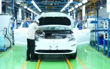 Mengintip Proses Perakitan Mobil Listrik Aletra L8 di Pabrik Handal