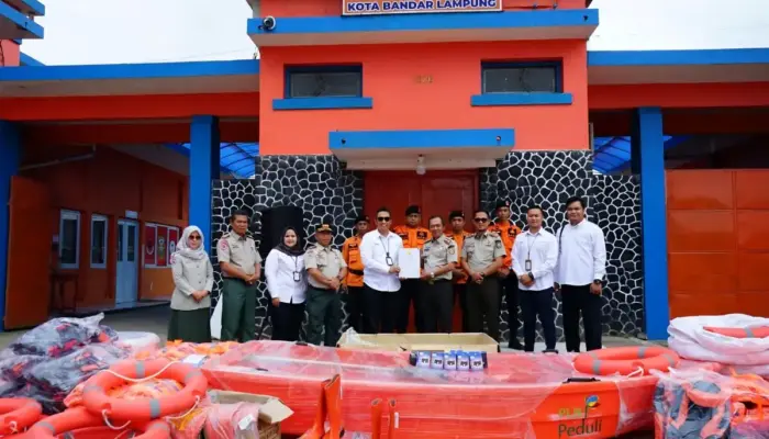 PLN Lampung Salurkan Bantuan Keselamatan ke BPBD Bandar Lampung melalui Program Desa Siaga Bencana
