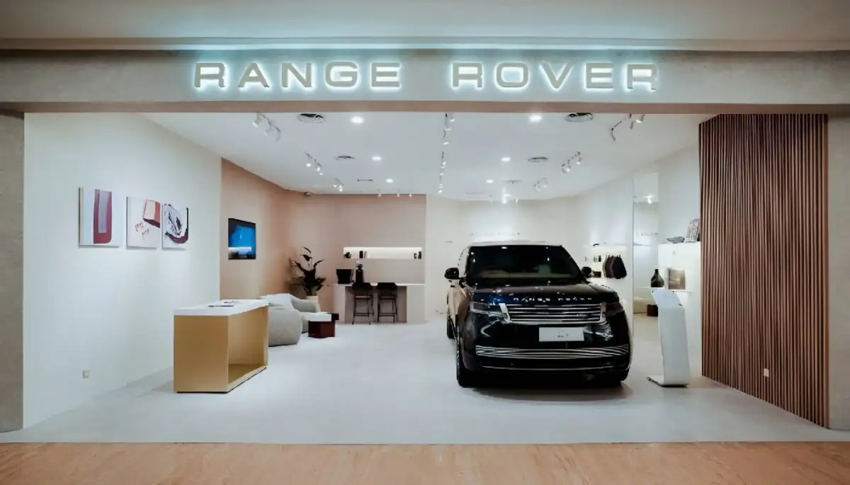 Range Rover SV Rp10,9 Miliar Dipamerkan di Pop Up Store Mewah
