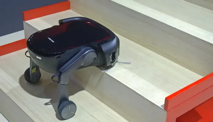 Roborock Saros Rover: Robot Vacuum Pertama yang Bisa Naik Tangga dan Membersihkannya