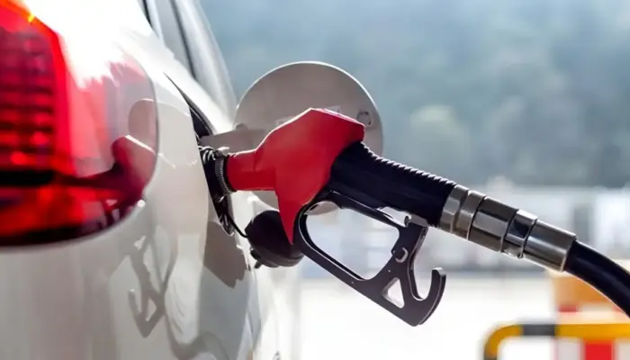 Simulasi Biaya Cas Mobil Listrik vs Isi Bensin Per Bulan