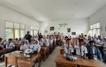 TDM Perkuat Kesadaran Safety Riding di SMAN 13 Bandar Lampung 3 TDM Ajak Pelajar SMAN 13 Bandar Lampung Tingkatkan Kesadaran Safety Riding