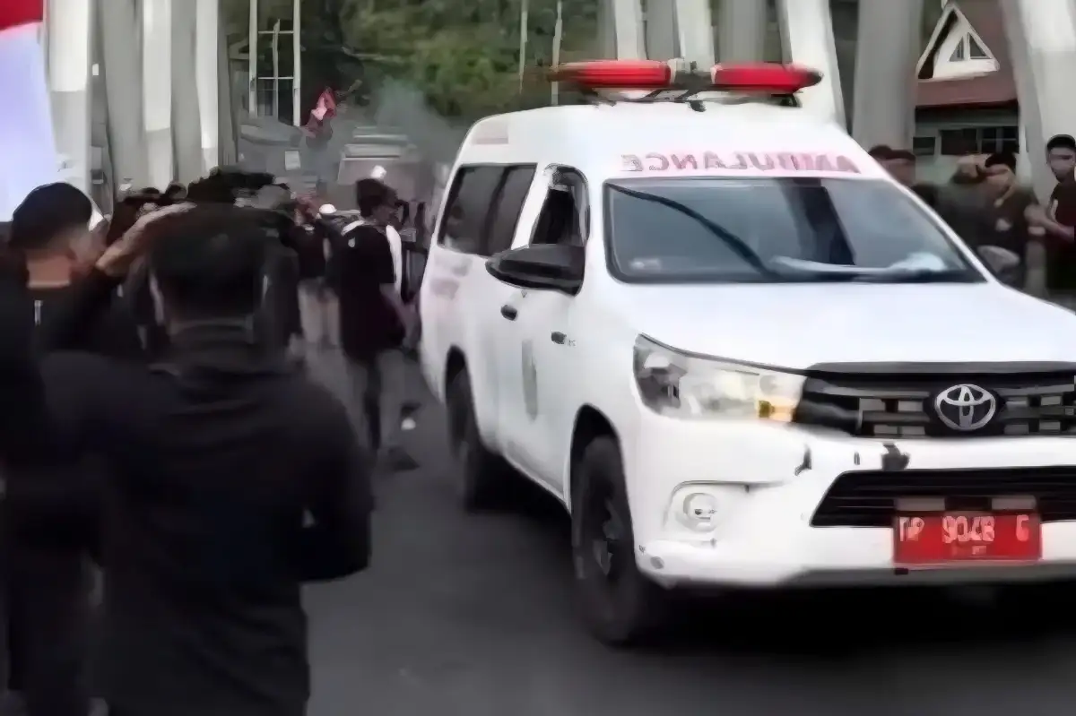 Viral! Aksi Massa di Luwu Utara Paksa Ambulans Putar Balik, Publik Geram