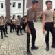 Video Latihan Polisi Viral karena Akting Total Seorang Anggota Dalmas