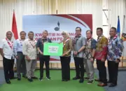 Wagub Lampung Serahkan Dana Bumbung Kemanusiaan ke Kwarnas Pramuka untuk Korban Bencana Sumatera