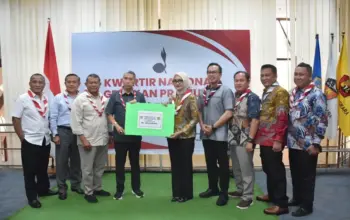 Wagub Lampung Serahkan Dana Bumbung Kemanusiaan ke Kwarnas Pramuka untuk Korban Bencana Sumatera