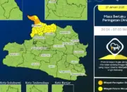 Warga Jawa Barat Diminta Waspada, Hujan Lebat dan Petir Diprediksi Hingga Pagi