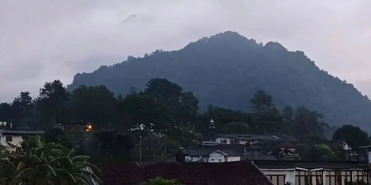Aktivitas Gunung Merapi Hari Ini: Guguran Lava Capai 1,9 Km ke Kali Boyong
