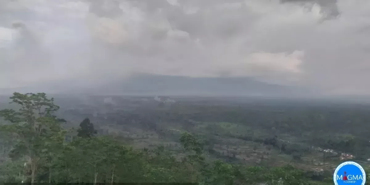 Aktivitas Gunung Semeru Meningkat, 24 Kali Gempa Erupsi Tercatat, Warga Diminta Jauhi Radius 5 Km