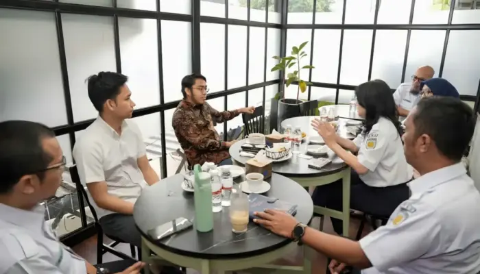 KAI Services Sambut Kunjungan Anggota DPR RI Komisi VI di Loko Cafe Gambir