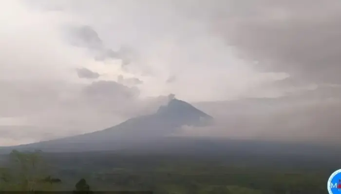 Gunung Semeru Erupsi Pagi Ini, Kolom Abu Setinggi 500 Meter Mengarah Timur Laut