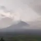 Gunung Semeru Erupsi Pagi Ini, Kolom Abu Capai 500 Meter ke Arah Timur Laut