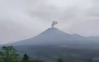 Gunung Semeru Kembali Erupsi, Abu Vulkanik Capai 900 Meter, Radius 5 Km Harus Kosong