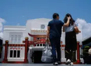 KAI Daop 6 Yogyakarta Rayakan Tahun Baru Imlek dengan Hiasan Ornamen di Stasiun