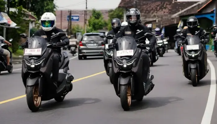 Perbedaan Yamaha NMax dan Honda PCX 2026: Komparasi Spesifikasi, Fitur, dan Harga