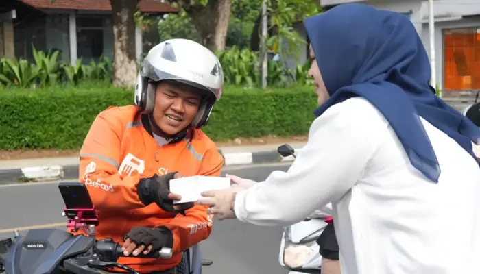 Bank Lampung Tebar Kepedulian Lewat Program Berbagi Takjil di Seluruh Kantor Operasional