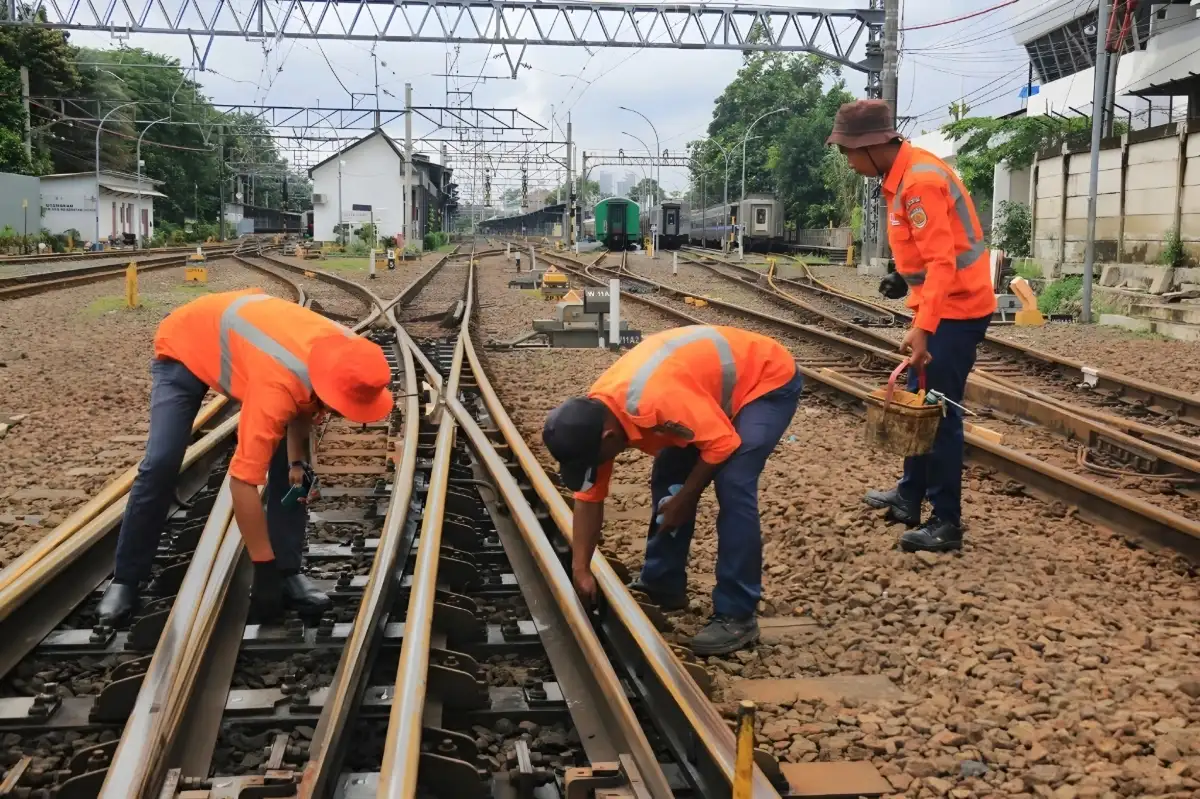 Sepanjang 2025, KAI Daop 1 Jakarta Ganti Puluhan Kilometer Rel dan 30 Wesel