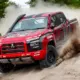 Toyota Hilux vs Mitsubishi Triton, Pilih yang Mana untuk Ketangguhan Maksimal?