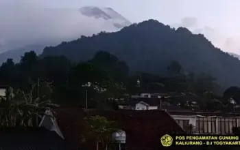 13 Guguran Lava Gunung Merapi Tercatat, Mengarah ke Kali Sat/Putih Hingga 2 Km