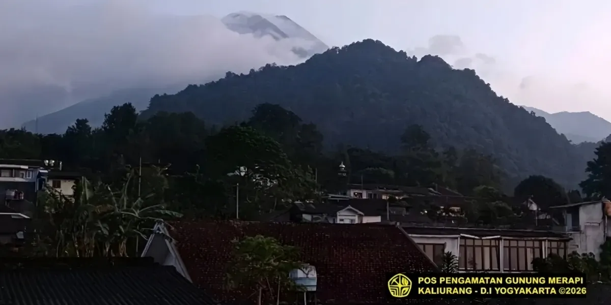 13 Guguran Lava Gunung Merapi Tercatat, Mengarah ke Kali Sat/Putih Hingga 2 Km