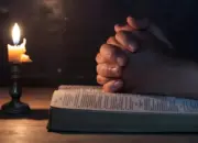 15 Ayat Emas dari Kitab 1 Petrus untuk Dihafal dan Dijadikan Pedoman Hidup 16 Ayat Ayat Pilihan dari Kitab 1 Petrus Mengenai Kasih Yesus yang Menyelamatkan dari Dosa