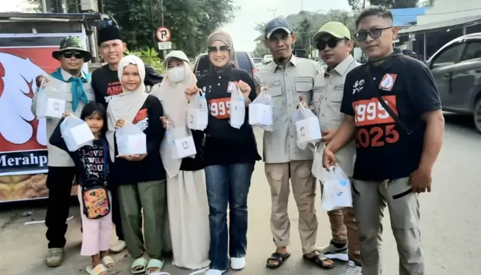 PA MerahputiH Bagikan Takjil di Jalur Lintas Barat Sumatera, Warnai Ramadhan dengan Kepedulian