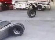 Ban Mobil Tangki Pertamina Lepas di SPBU Menggelinding Hantam Kendaraan Lain