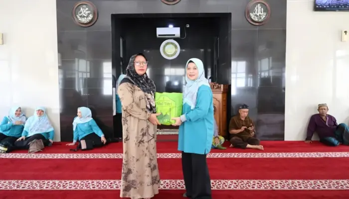 DWP Unila Salurkan Ratusan Paket Sembako, Wujudkan Kepedulian Sosial di Bulan Ramadan