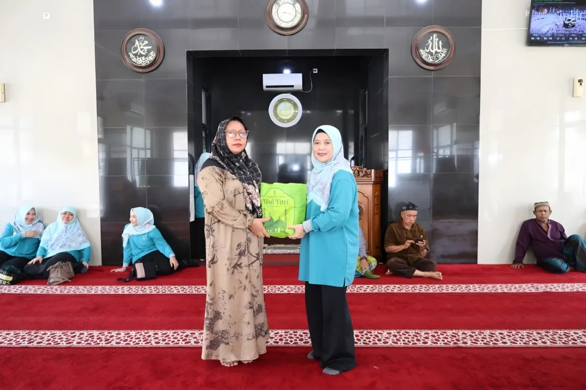 DWP Unila Bagikan Ratusan Paket Sembako Tingkatkan Kepedulian Sosial di Ramadan