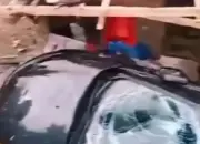 Ford Fiesta Nyungsep ke Rumah Warga di Ungaran Timur Saat Hujan Lebat, Ibu dan Dua Anak Selamat