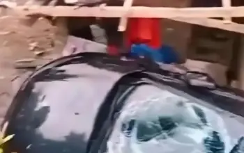 Ford Fiesta Nyungsep ke Rumah Warga di Ungaran Timur Saat Hujan Lebat, Ibu dan Dua Anak Selamat