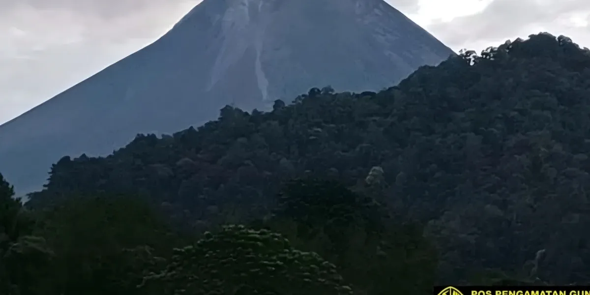 Guguran Lava Merapi Mencapai 2 Km Warga Diimbau Waspada Lahar dan Awan Panas