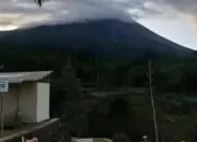 Gunung Merapi Terlihat Mengeluarkan Asap Tebal 100 Meter, Waspadai Awan Panas Guguran