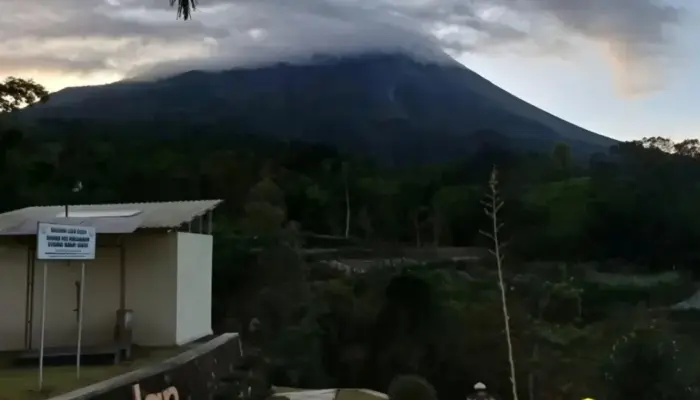 Gunung Merapi Terpantau Keluarkan Asap Tebal 100 Meter, BPPTKG Ingatkan Potensi Awan Panas Guguran